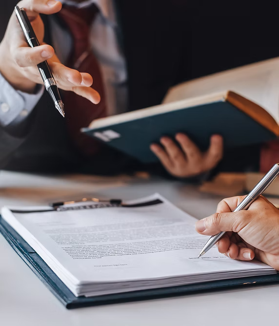 Persona que firma un documento legal