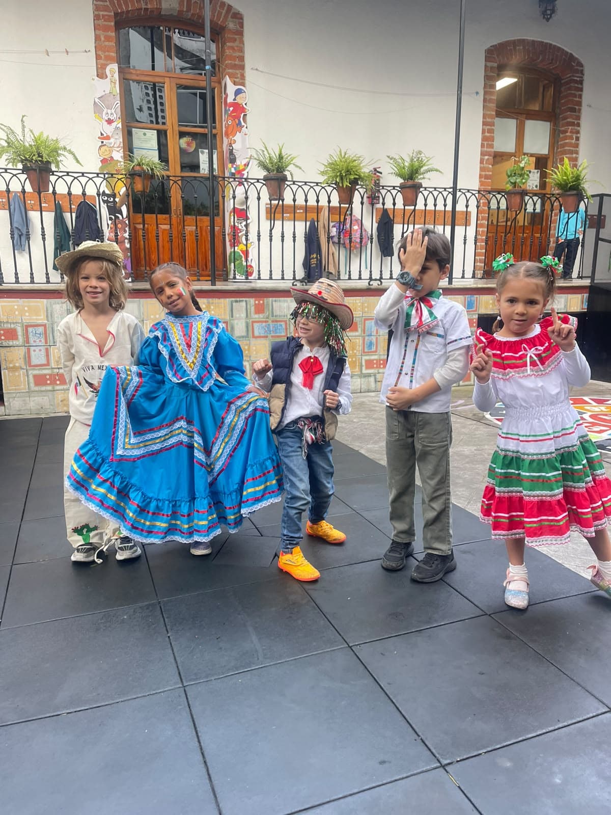 ¡QUE VIVA MÉXICO! El Grito de la Independencia celebrado en el EFAD